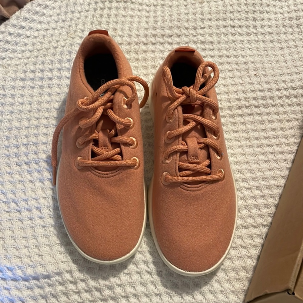 Allbirds! Brand new - wool runners - size 7 - blush (Malibu)